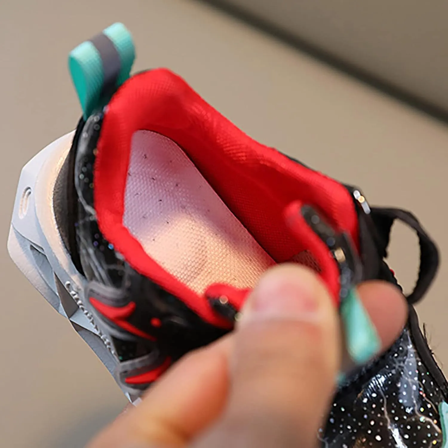 Toddler Boys Girls Light Up Shoes, Lightweight Breathable Anti-Slip, Led Flashing Sport Sneakers Best Gift
